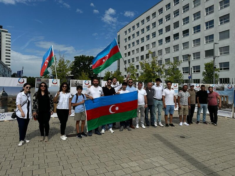 Azərbaycanlılar BMT-nin Bonn şəhərində yerləşən ofisinin önündə etiraz aksiyası keçirib