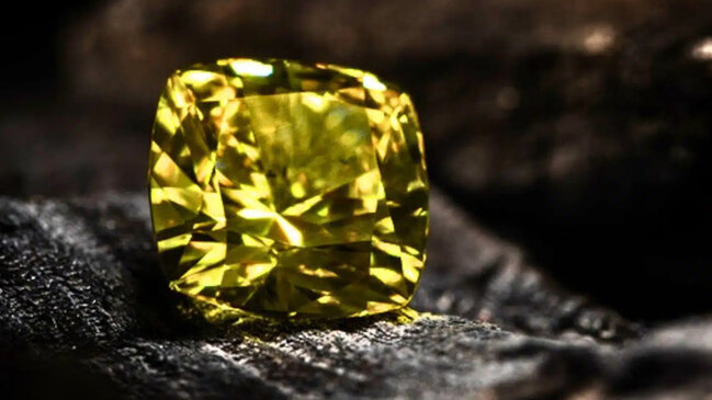 Arktikanın əbədi buzlaqlarında 158 karatdan böyük nadir almaz tapıldı