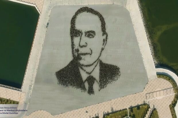 Ümummilli lider Heydər Əliyevin anım günü ilə bağlı fləş-mob keçirilib - VİDEO