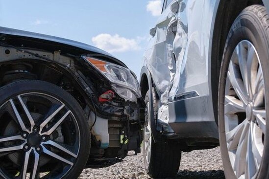 Xətai rayonunda avtomobillər toqquşub, yaralanan var