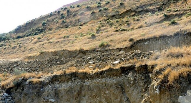 Bakıda torpaq sürüşməsi oldu - İtki varmı?