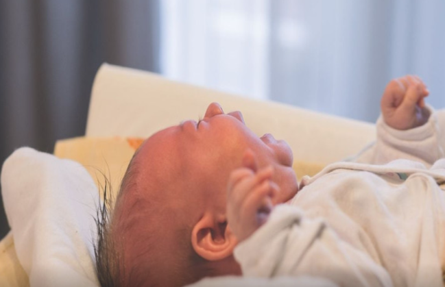 Ata-ana körpəni aclıqdan öldürdülər