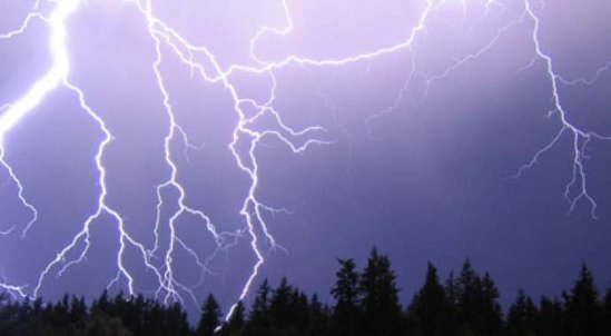 Azərbaycanda niyə bu qədər şimşək çaxır ?