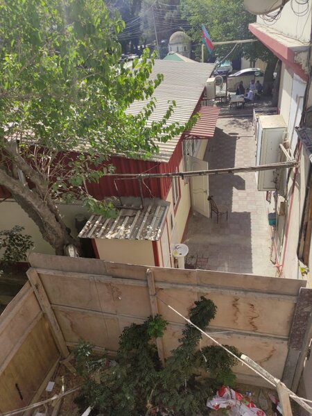 Bakının mərkəzində biabırçı vəziyyət: Səkini tam zəbt edərək restoran tikiblər – FOTOLAR