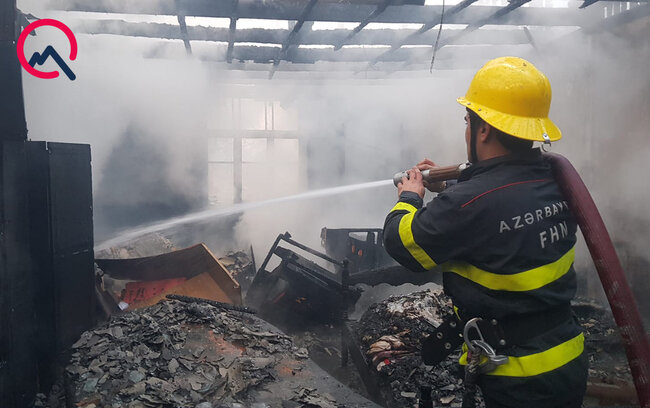 Göyçayda iki ev birdən yandı - Fotolar