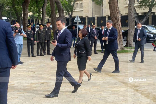 Ümummilli lider Heydər Əliyevin xatirəsi anılır - YENİLƏNİR + FOTO