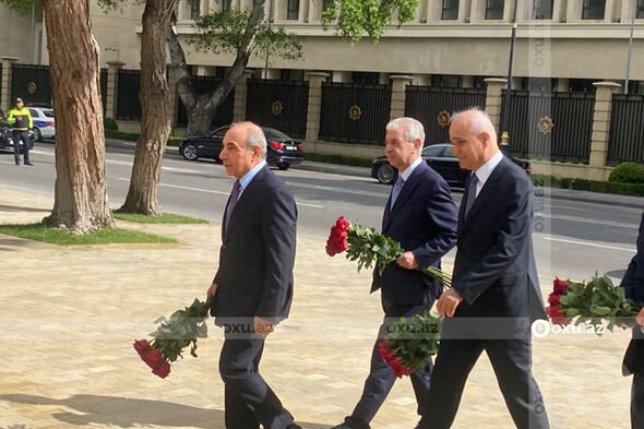 Ümummilli lider Heydər Əliyevin xatirəsi anılır - YENİLƏNİR + FOTO