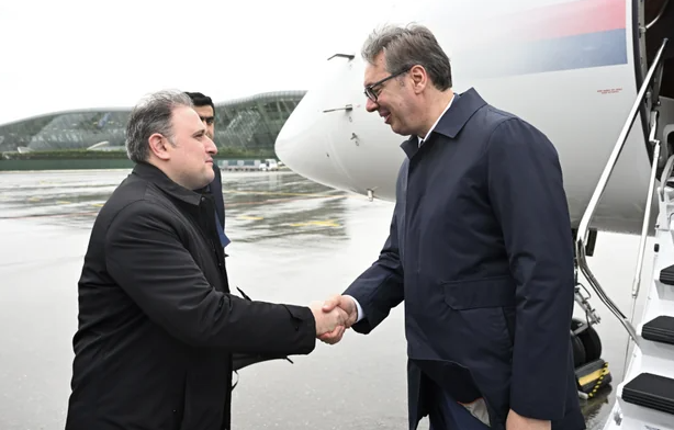 Serbiya prezidenti Azərbaycana səfərə gəlib - FOTO