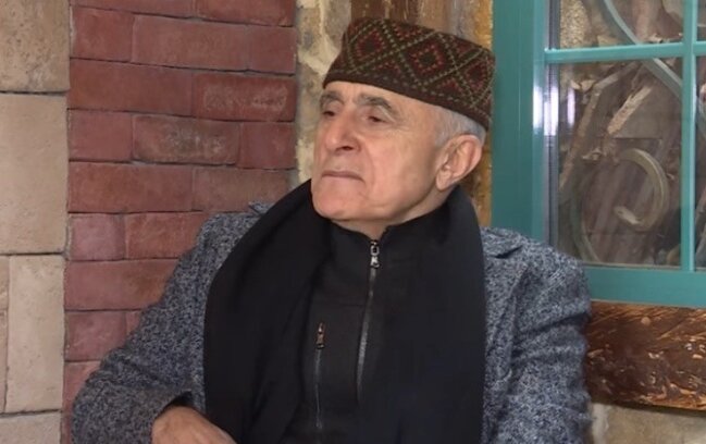 Alim Qasımov yoqaya başlayıb