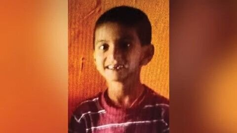 Hindistanlı qadın altı yaşlı oğlunu timsahlarla dolu kanala atıb - FOTO