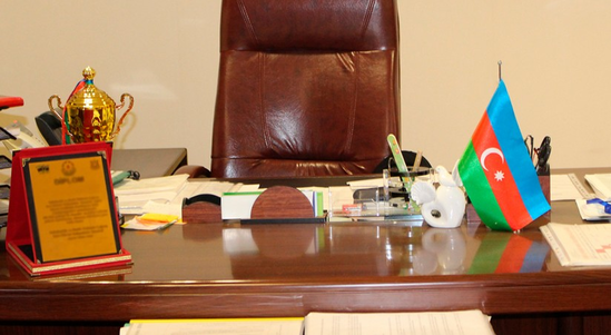 Azərbaycanda məktəb direktoru özünü doğradı