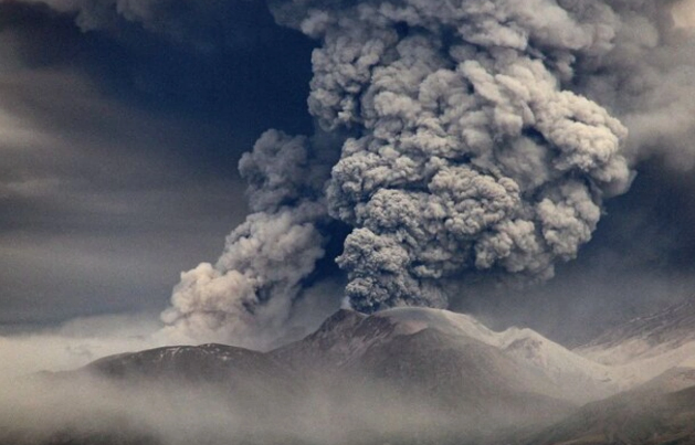 Şiveluç vulkanı 11.6 km hündürlüyə kül püskürüb