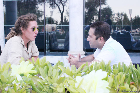 Kanadadan piyada və pulsuz Azəraycana gələn səyahətçi - FOTO