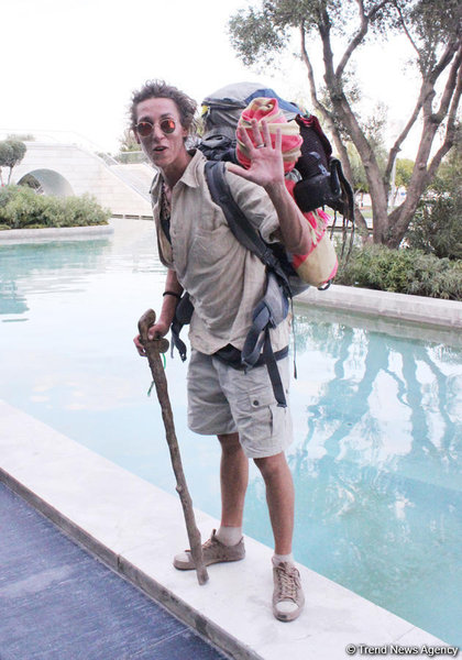 Kanadadan piyada və pulsuz Azəraycana gələn səyahətçi - FOTO