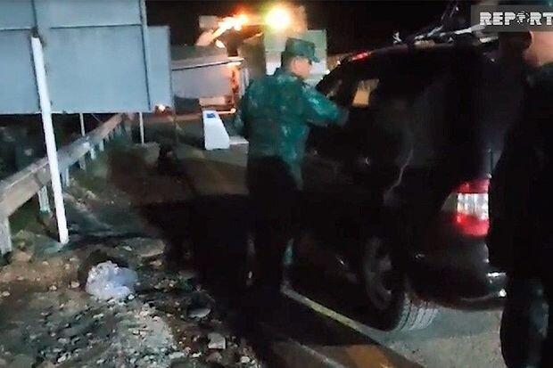 DSX-nin əməkdaşları tərəfindən bölgəni tərk edən ermənilərə su paylanılır - VİDEO