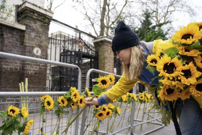 Hər bir liderin stoluna qoyulan - Günəbaxanların sirri...
