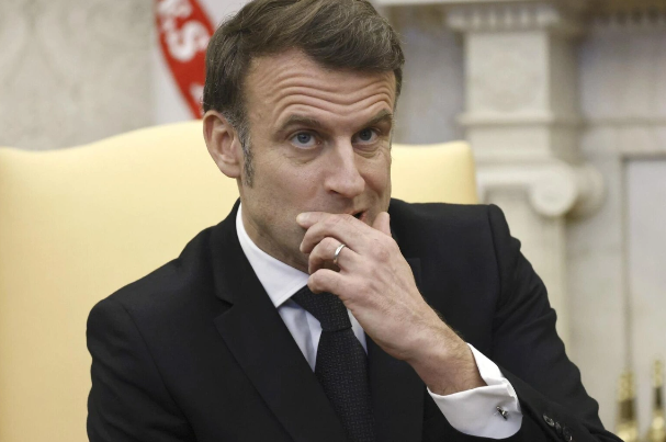 Makron: "Putin vaxt qazanmaq istəyir"