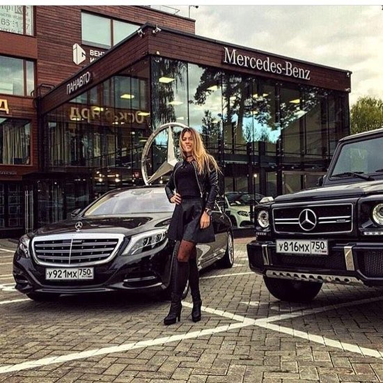 Varlı azərbaycanlıları: bahalı maşın, gözəl qızlar - FOTO