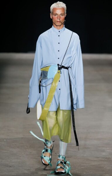 Gənc model səhnədə ÖLDÜ - FOTO