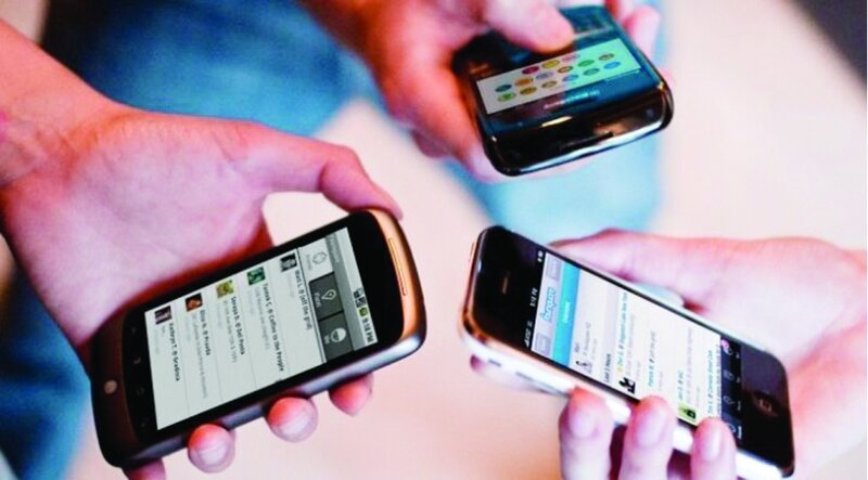 Bu yenilik insanları ƏSƏBLƏŞDİRİR: Mobil telefonlara gələn yeniləmələrin SƏBƏBİ - VİDEO