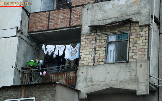 TƏCİLİ! Bakıda bina sürüşdü, sakinlər küçədə qaldılar - YENİLƏNİB - FOTOLAR