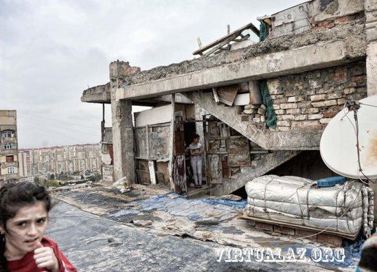TƏCİLİ! Bakıda bina sürüşdü, sakinlər küçədə qaldılar - YENİLƏNİB - FOTOLAR