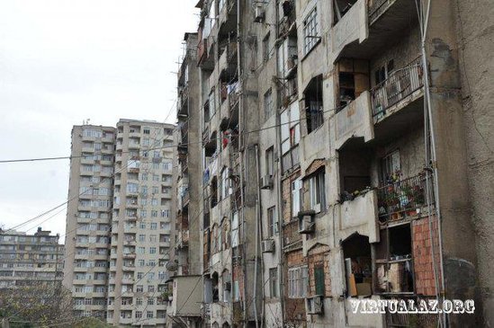 TƏCİLİ! Bakıda bina sürüşdü, sakinlər küçədə qaldılar - YENİLƏNİB - FOTOLAR