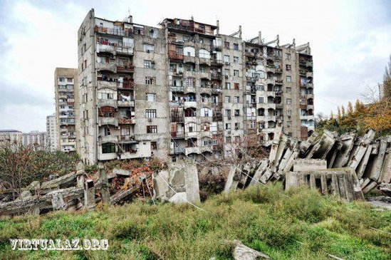 TƏCİLİ! Bakıda bina sürüşdü, sakinlər küçədə qaldılar - YENİLƏNİB - FOTOLAR
