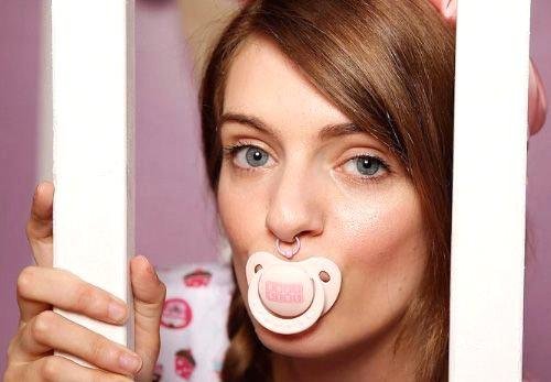 21 yaşlı qız ZORLANDI- indiyə kimi pampers geyinir - SƏBƏB- FOTOLAR