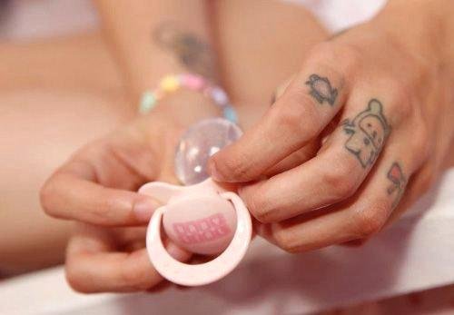 21 yaşlı qız ZORLANDI- indiyə kimi pampers geyinir - SƏBƏB- FOTOLAR