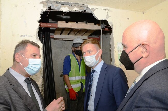 Alman mütəxəssis paytaxtda yeni liftlərin quraşdırılması ilə tanış olub