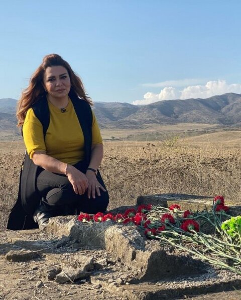 28 il sonra ata və bacısının məzarını ziyarət etdi - Fotolar