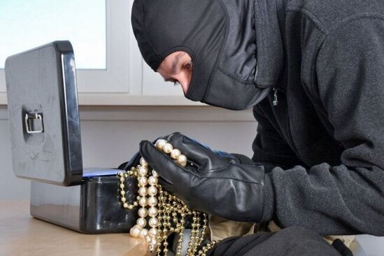 Bakıda evlərdən 5 500 manatlıq oğurluq edilib