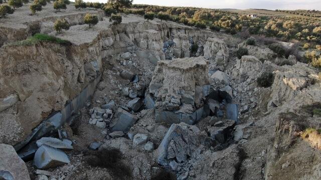 Hataydakı zəlzələdən sonra yaranan DƏHŞƏTLİ MƏNZƏRƏ - FOTO-VİDEO