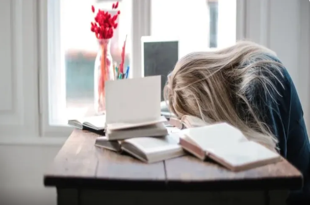 4 saat yatan və yorulmayan insanların sirri - bioloqlar şok bir həqiqəti açdılar