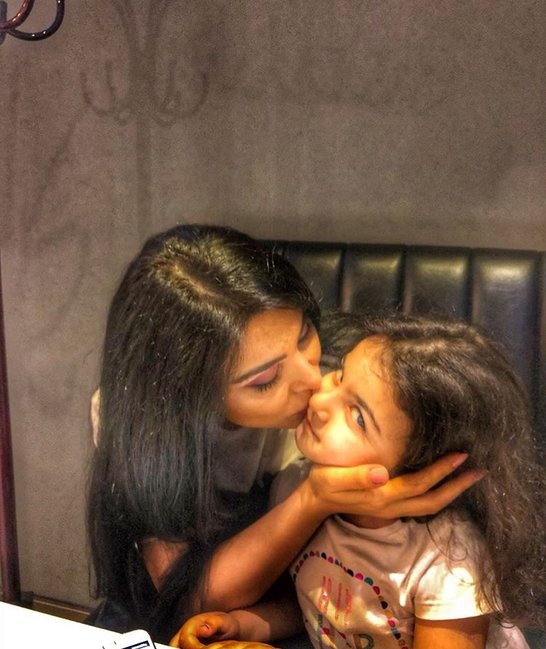 Bu da müğənni Rahidə Baxışovanın heç yerdə görmədiyiniz qızı Zəhra - FOTOLAR