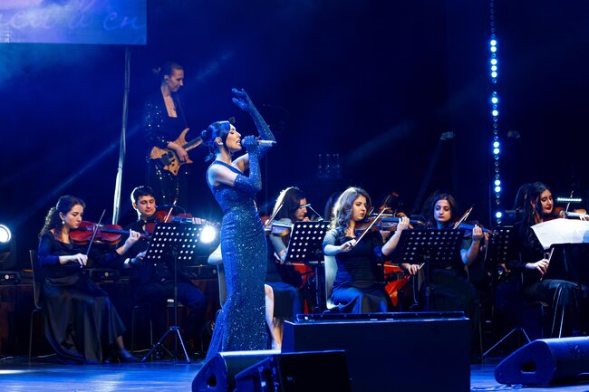 Alsu Sevgililər günündə Bakıda möhtəşəm konsertlə çıxış edib - FOTOLAR