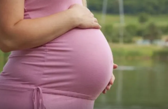 Kişi aborta razı olmayan hamilə arvadını öldürdü