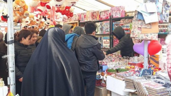 "Hər dəfə yoldaşımla olanda, o birisindən - sevgilimdən üzr istəyirəm" - Azərbaycanlı qadın