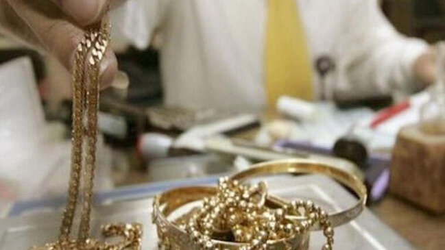 Borcunu qaytara bilməyən qadın eltisinin qızıllarını oğurladı - TƏFƏRRÜAT