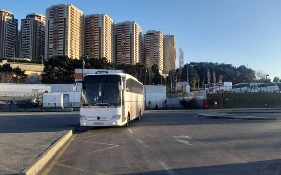 Bakı-Şuşa avtobusu yolların buz bağlamasına görə yubanıb, sərnişinlər Şuşada gecələyib