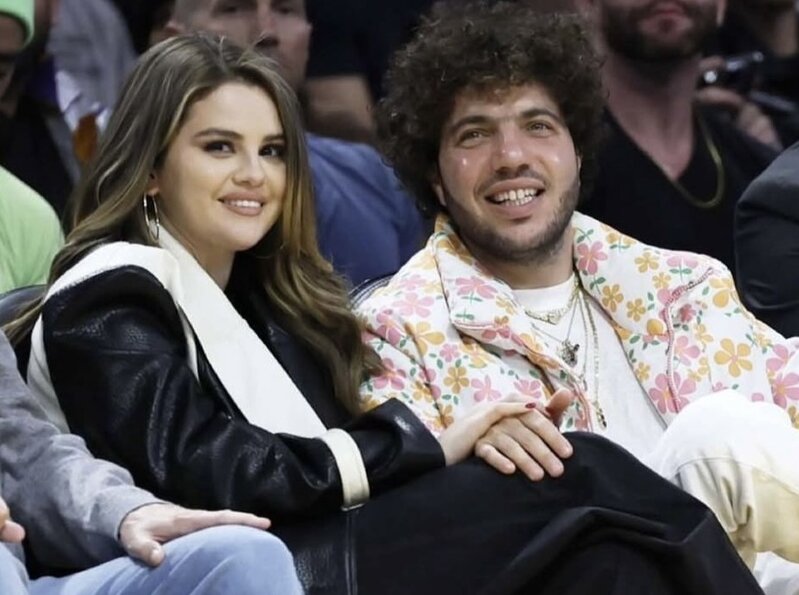 Selena Qomez həyat yoldaşı Benni Blanko haqqında səmimi açıqlama verib
