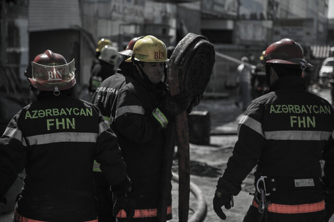 Sabirabadda pambıq zavodunda yanğın zamanı FHN-in 20 əməkdaşı tüstüdən zəhərlənib