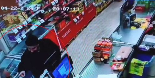 Mağazada ürəyindən bıçaqlandı:ANBAAN GÖRÜNTÜ -VİDEO