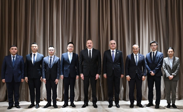 Azərbaycan Prezidenti "Sichian Sunsync Photovoltaic Technology Co" şirkətinin təsisçisi ilə görüşüb