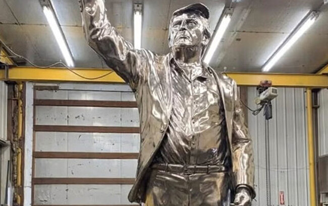 Nəhəng qızıl heykəli hazırlandı - Foto