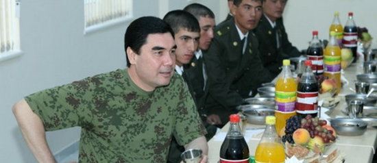 Türkmənistan ordusunda əsgərlər yemək tapa bilmir