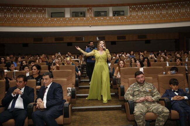 Rəvanın "Təklik" adlı solo konserti keçirildi-FOTOLAR