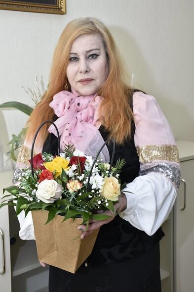 Qumbara gəzdirən, başındakı qəlpəni çıxartmaq üçün saçlarını kəsdirən Xalq artisti - Maraqlı Faktlar