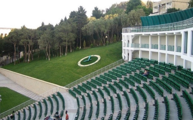 İki teatr nazirliyin tabeliyinə keçdi